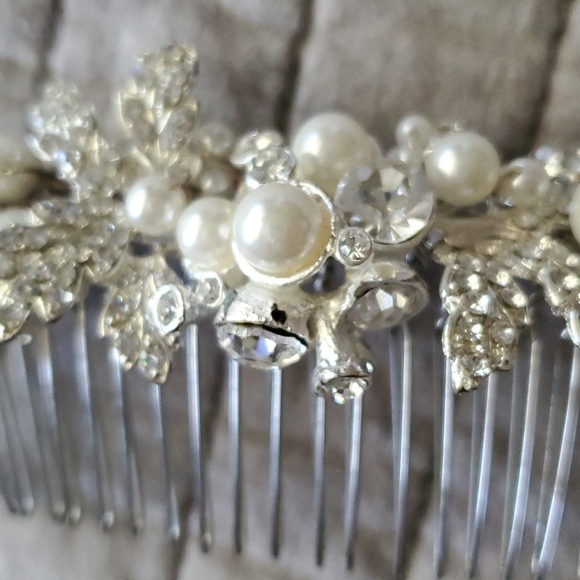 NWT David's Bridal Crystal and Pearl Wedding Comb - Picture 12 of 12